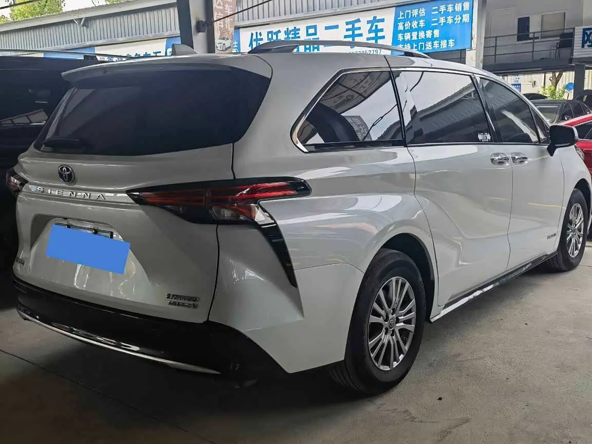 Toyota Sienna 2023 — Şəkil 3/16