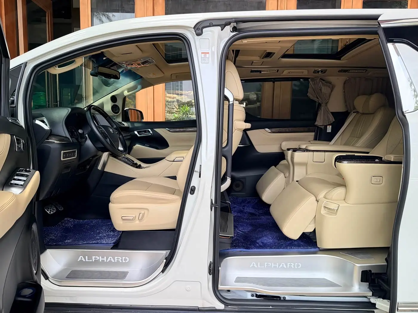 Toyota Alphard 2018 — Photo 12/20