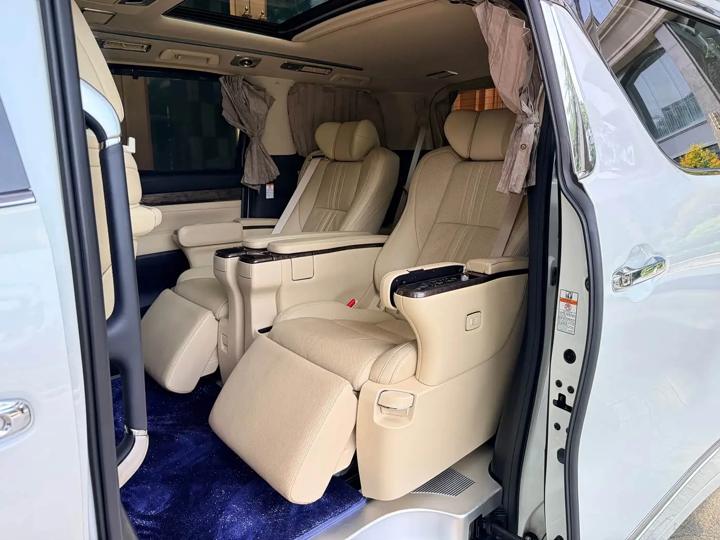 Toyota Alphard 2018 — Photo 11/20