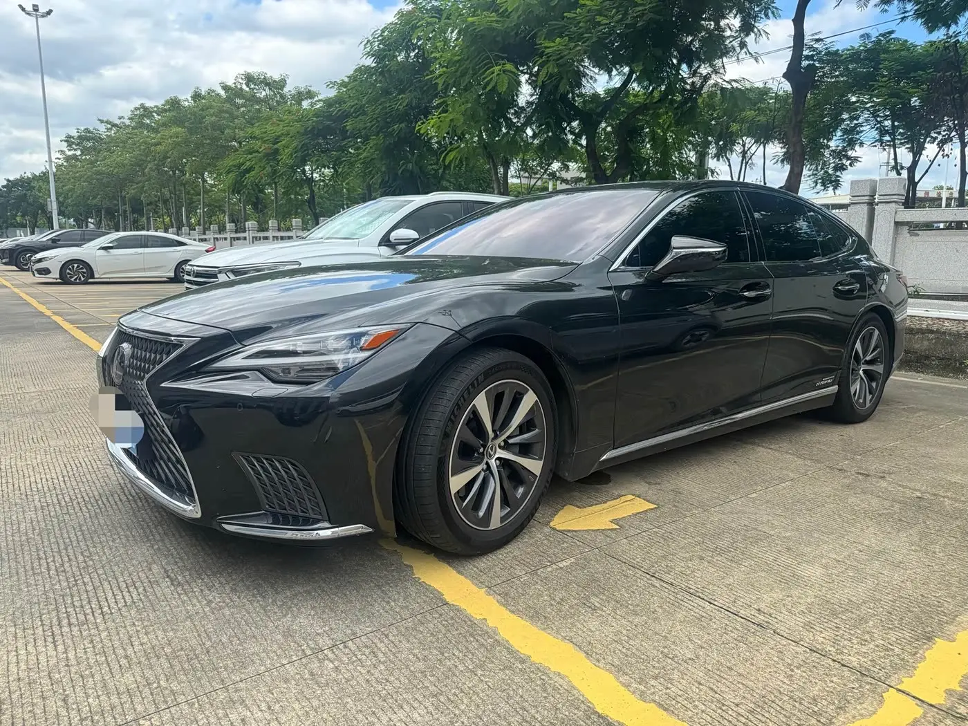 Lexus LS 2021 — Photo 2/7