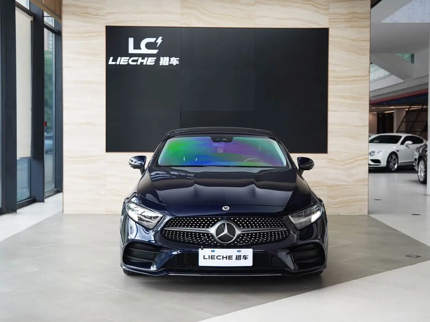 Mercedes-Benz CLS 2021 — Photo 2/18