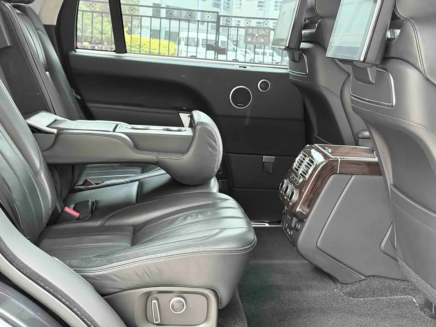 Land Rover Range Rover 2019 — Photo 8/20