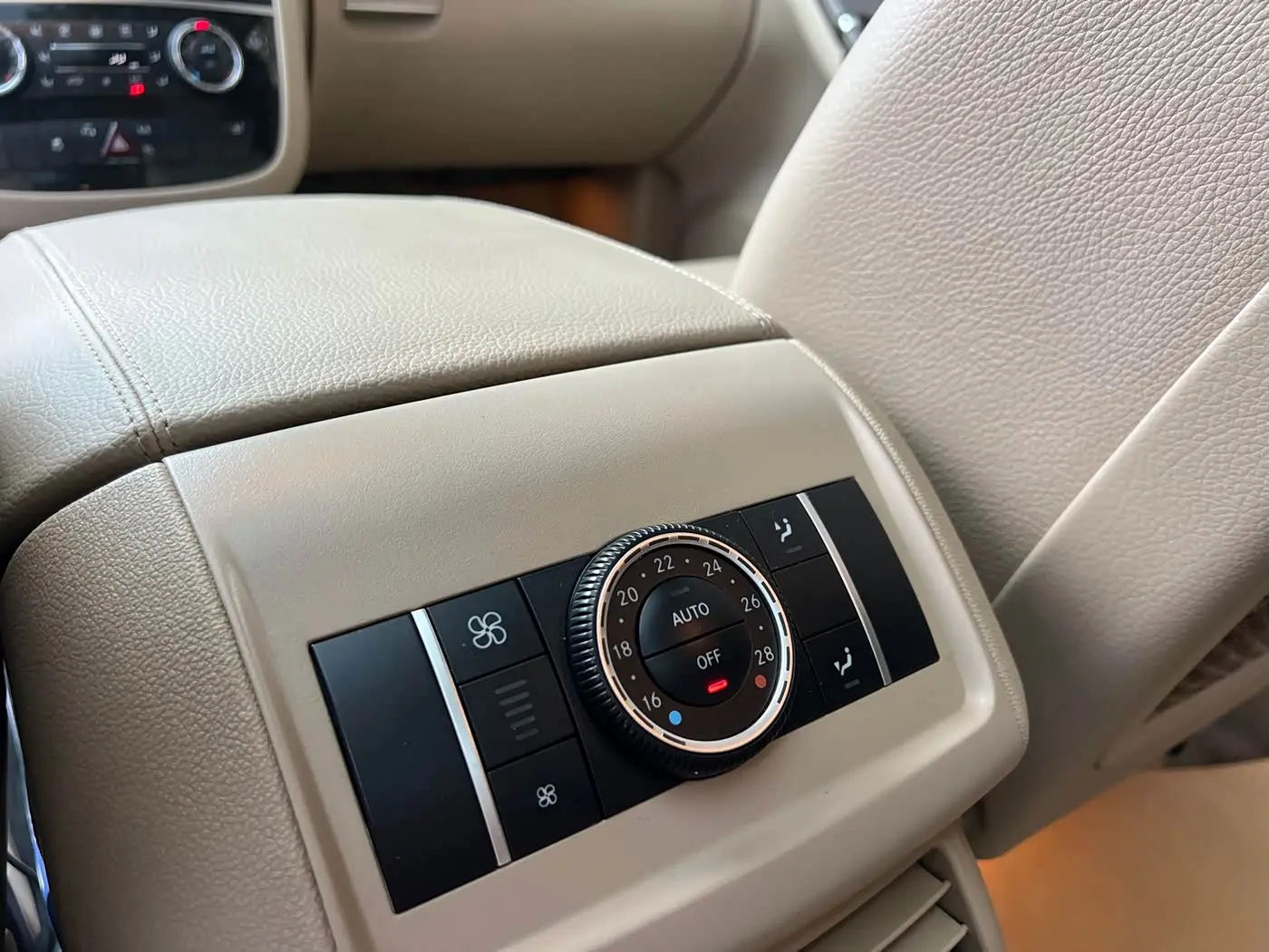 Mercedes-Benz R-Class 2017 — Photo 10/17