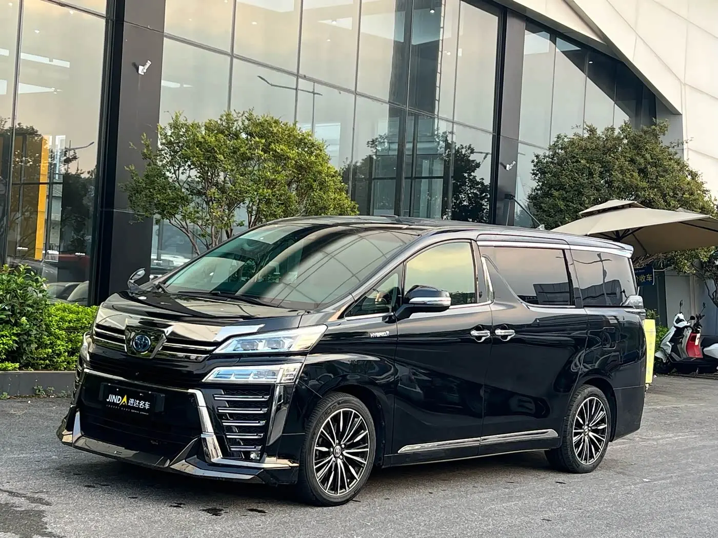 Toyota Vellfire 2021 — Photo 1/9