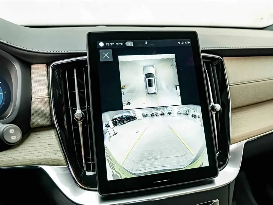 Volvo XC90 Plug-in Hybrid 2026 — Photo 9/20