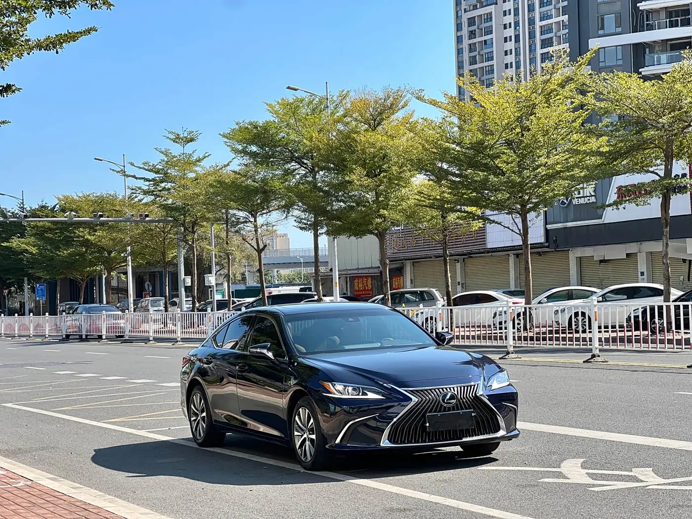 Lexus ES 2021 — Şəkil 3/12