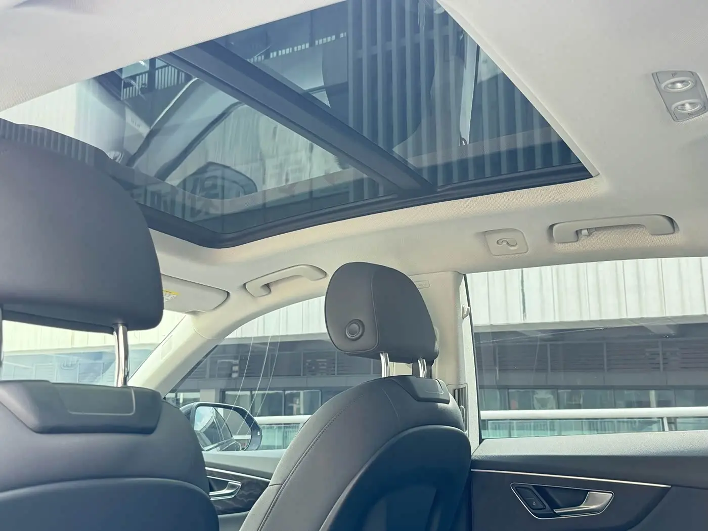 Audi Q8 2021 — Photo 10/17