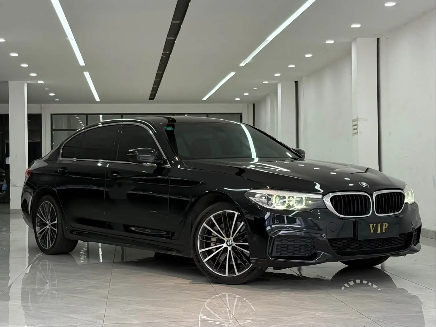 BMW 5 Series 2019 — Фото 3/9