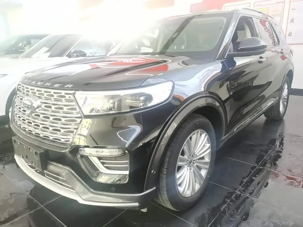 Ford Explorer 2021 — Photo 2/20