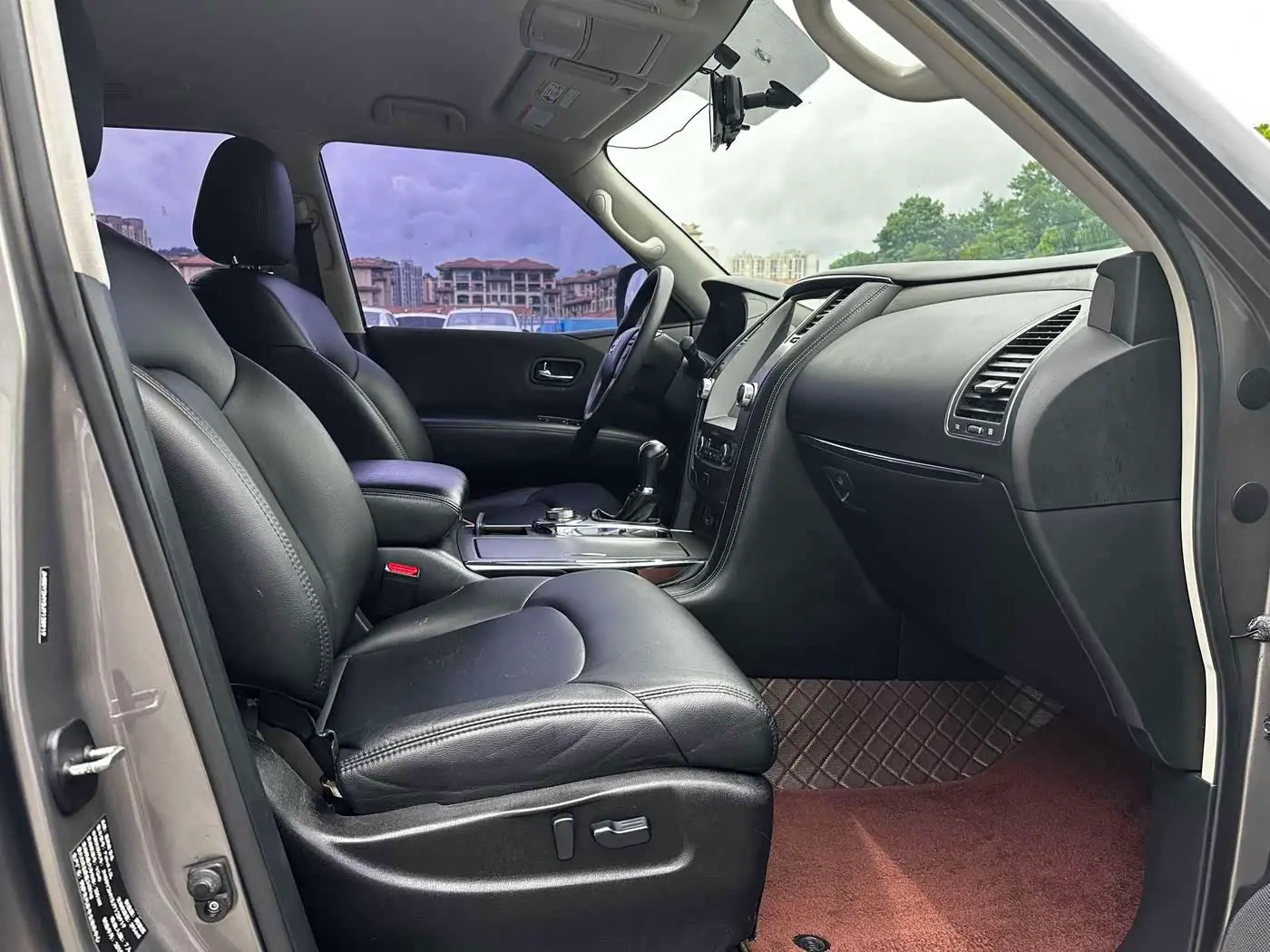 Nissan Patrol 2019 — Photo 7/19