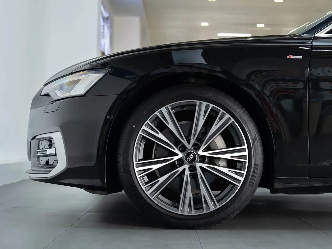 Audi A6L 2023 — Photo 8/13