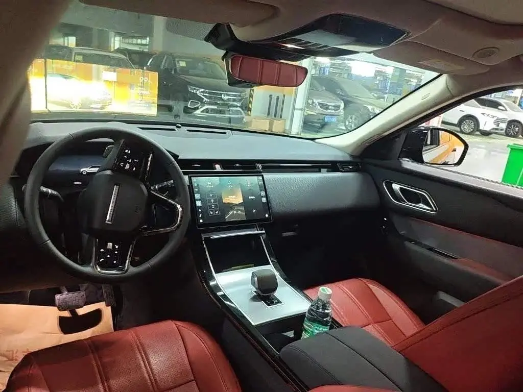 Land Rover Range Rover Velar 2023 — Фото 7/9