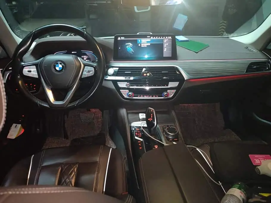 BMW 5 Series New Energy 2020 — Фото 12/16