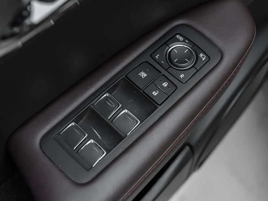 Lexus RX 2021 — Photo 16/20