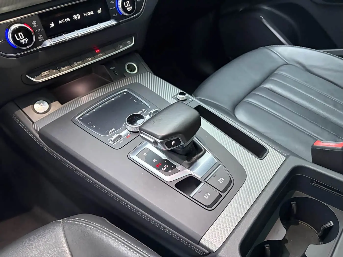 Audi Q5L 2020 — Фото 8/19