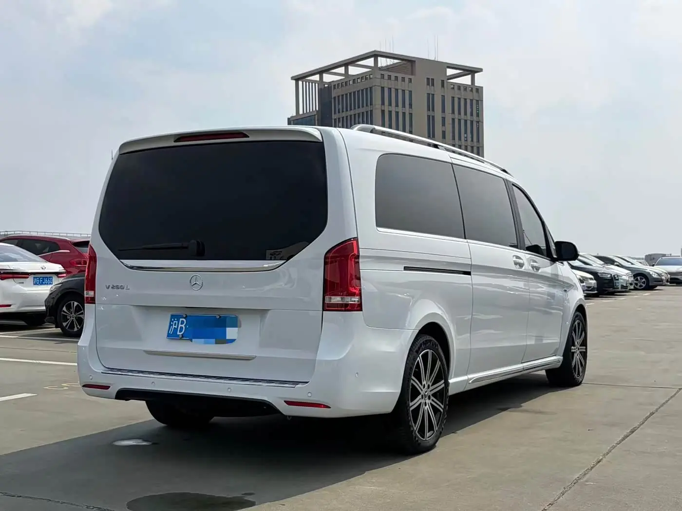 Mercedes-Benz V-Class 2022 — Photo 4/20