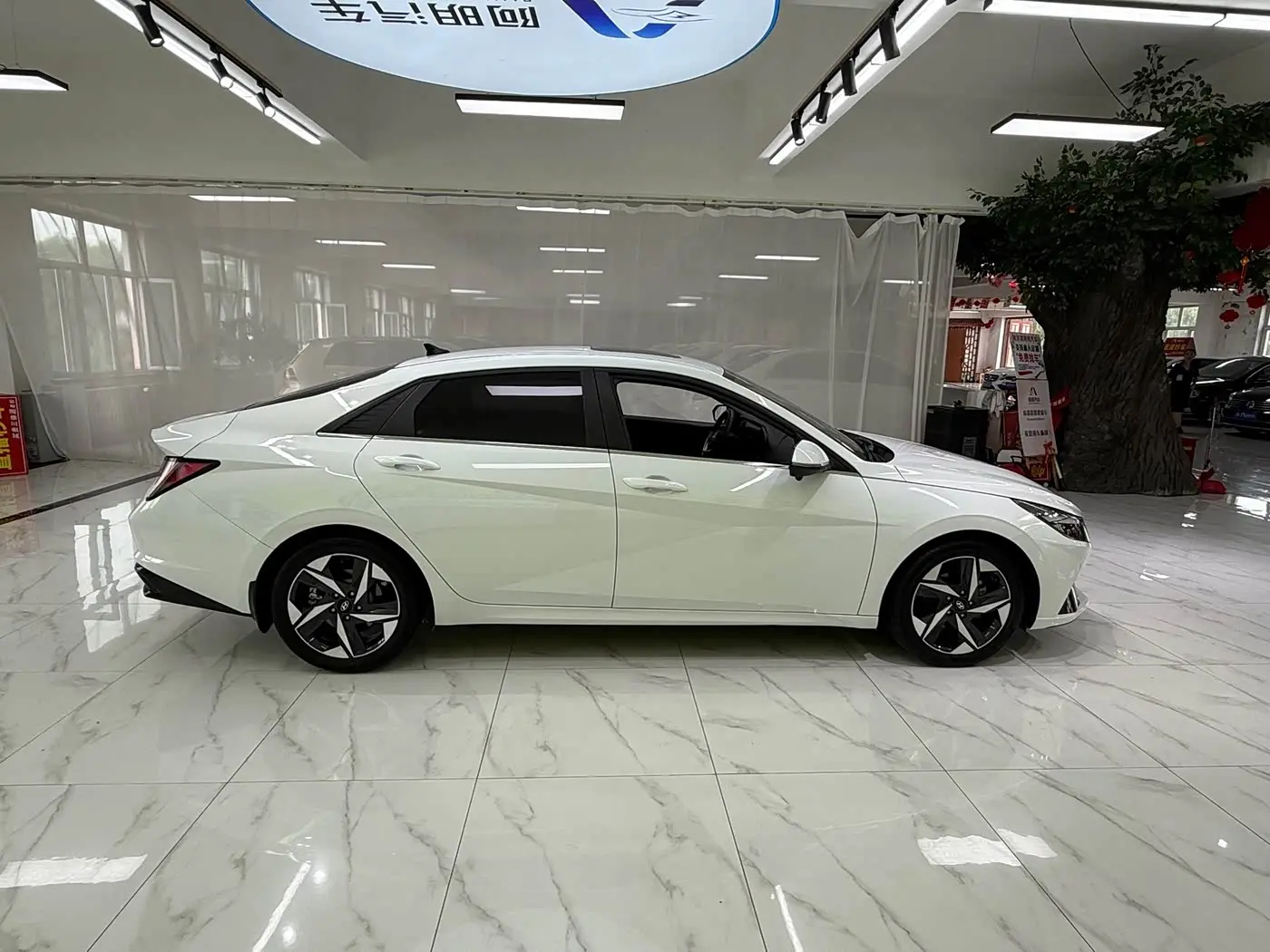 Hyundai Elantra 2022 — Şəkil 8/20