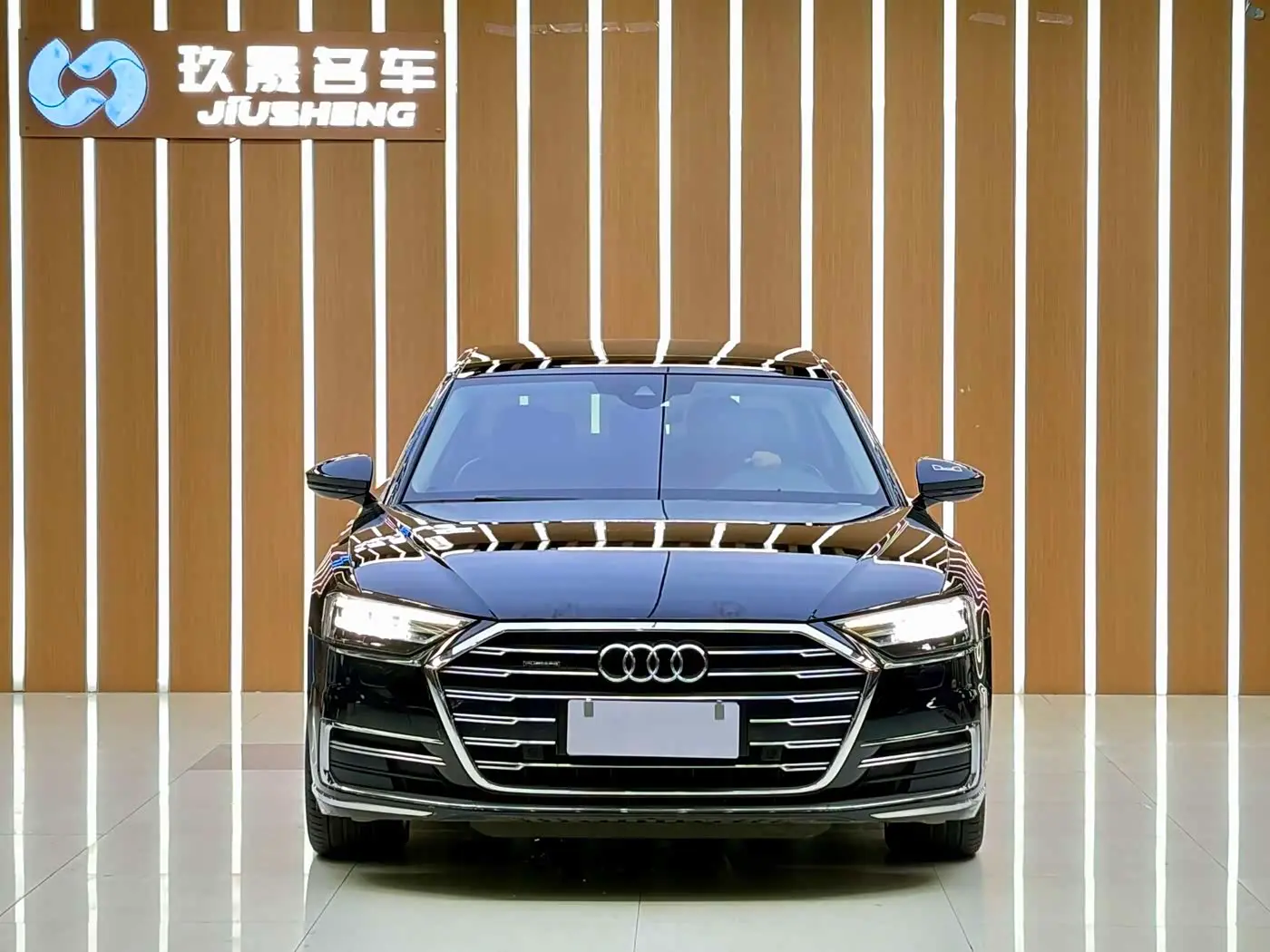 Audi A8 2022 — Photo 2/20