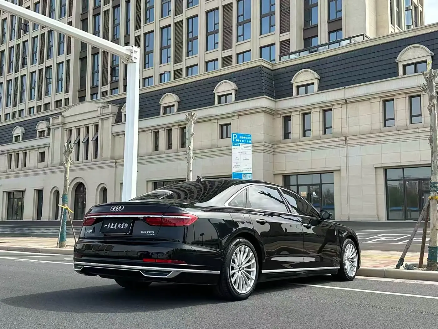Audi A8 2021 — Фото 15/17