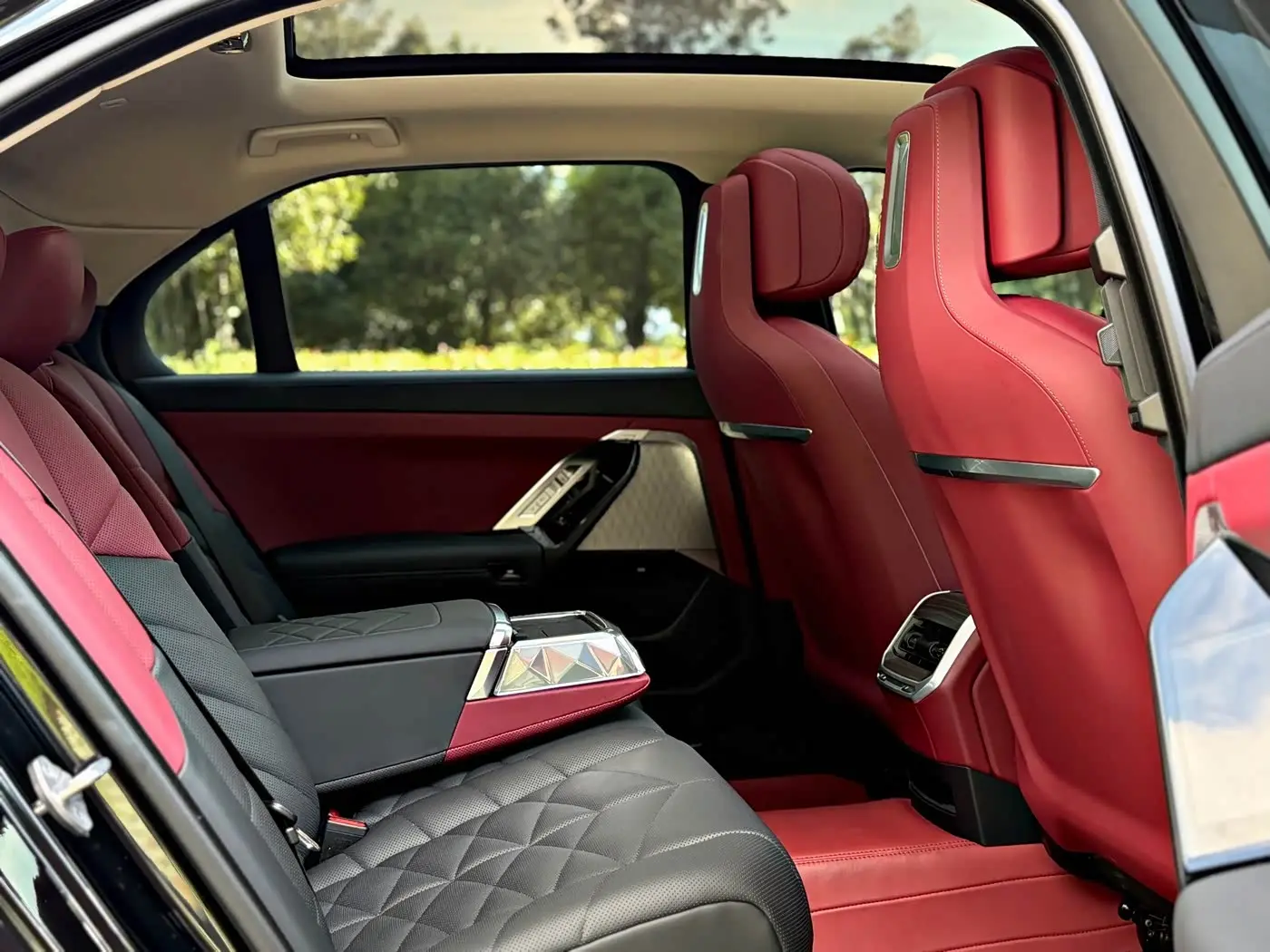BMW 7 Series 2025 — Photo 15/20