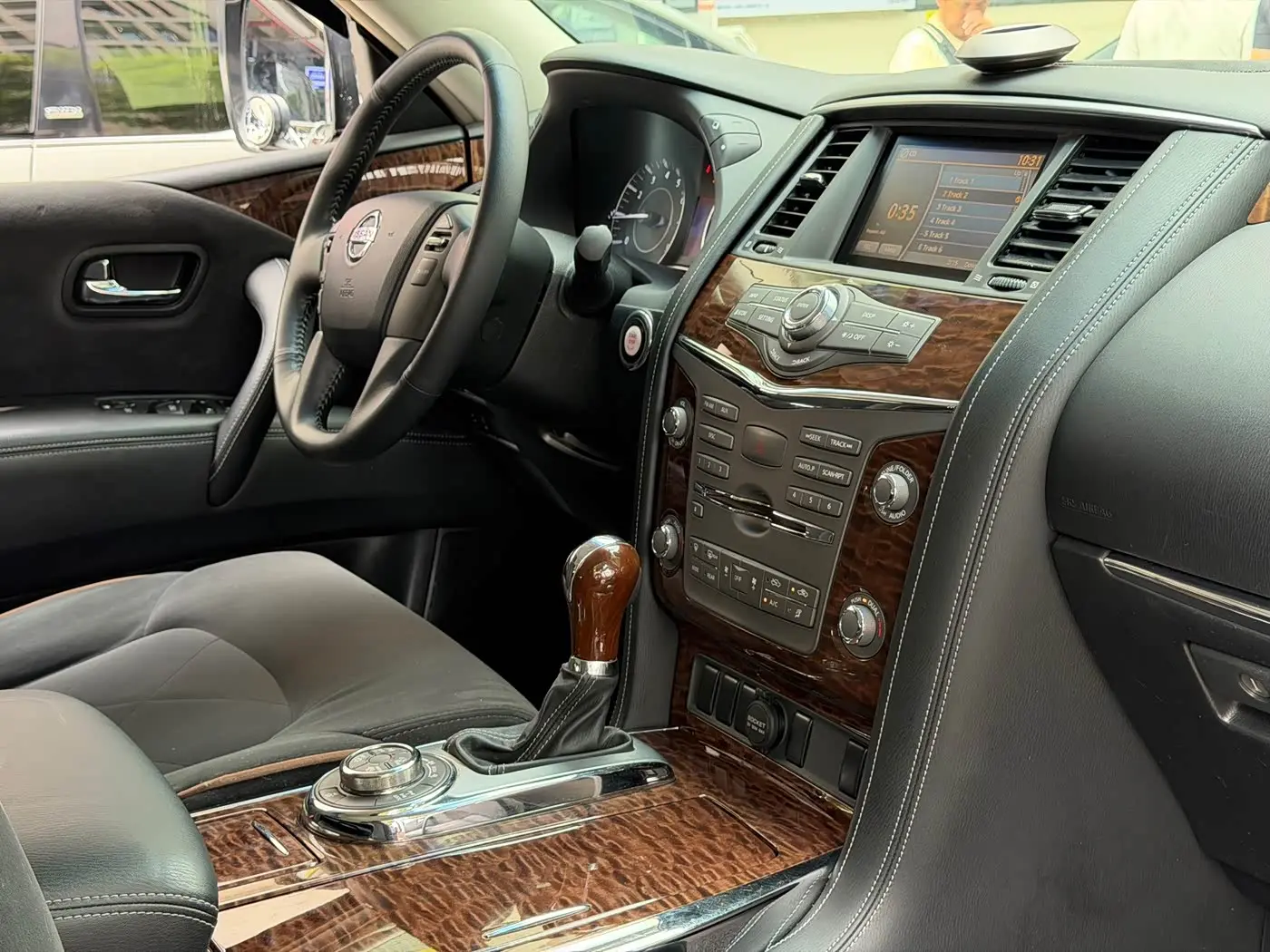Nissan Patrol 2017 — Photo 15/18