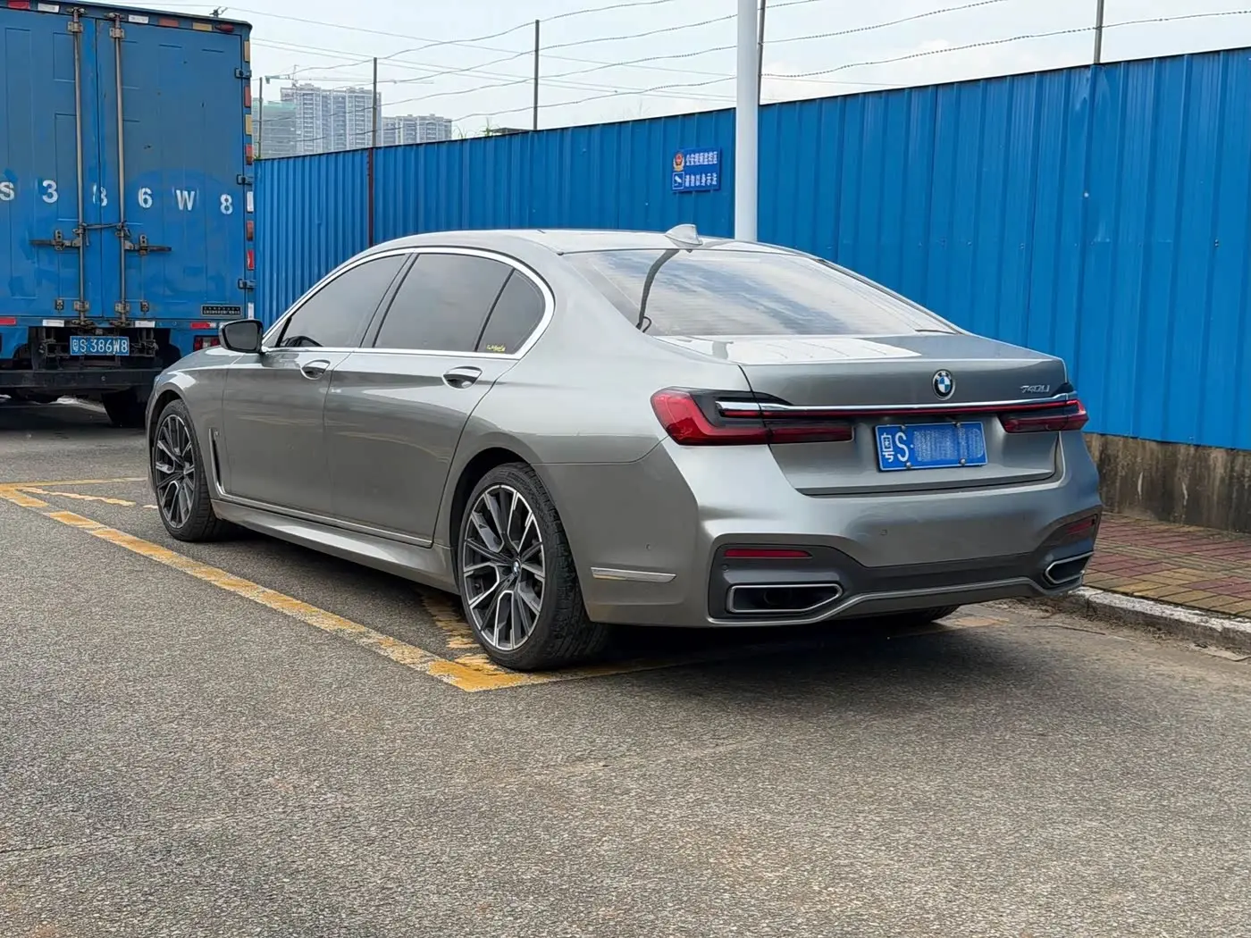 BMW 7 Series 2021 — Photo 3/10