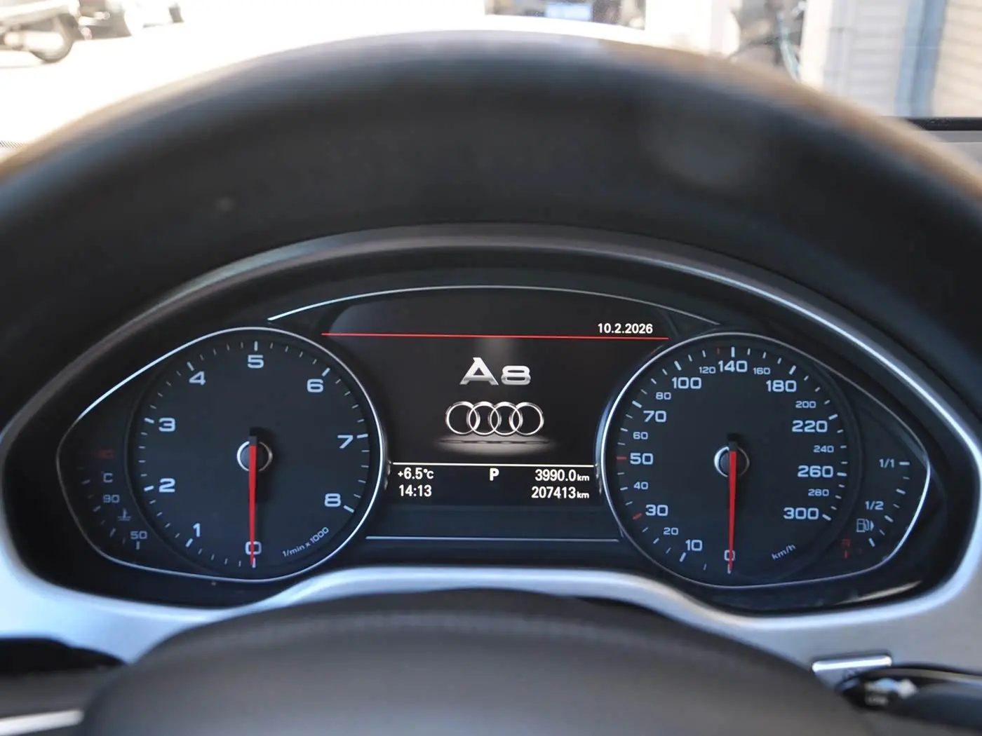Audi A8 2014 — Şəkil 9/19
