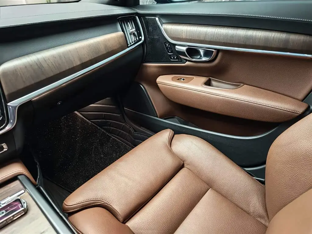 Volvo S90 2020 — Photo 17/19