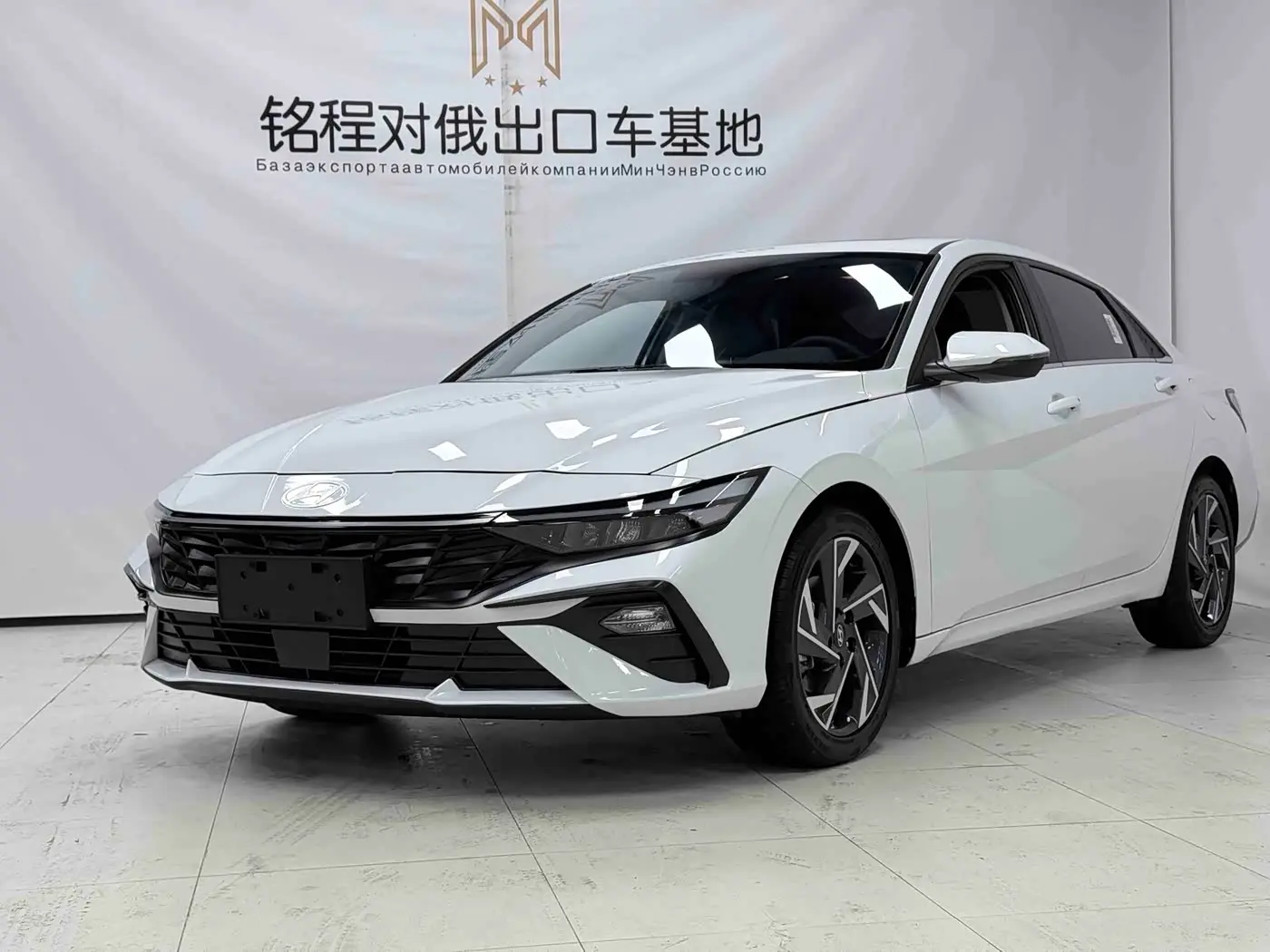 Hyundai Elantra 2023 — Photo 1/20