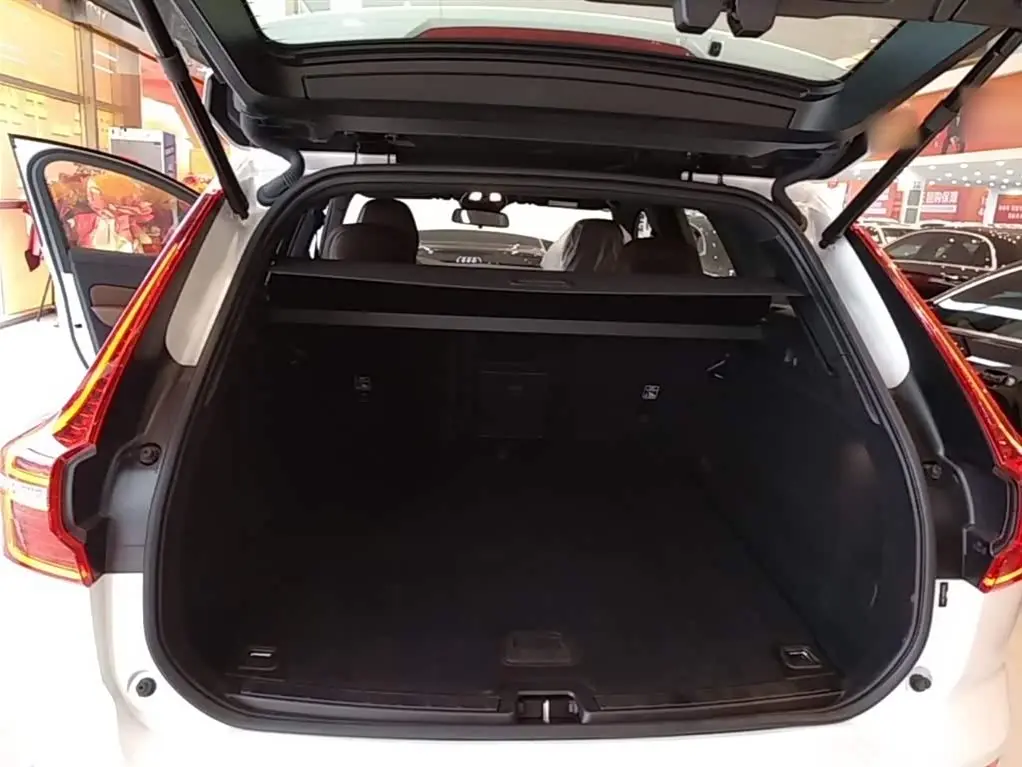 Volvo XC60 2026 — ფოტო 19/20