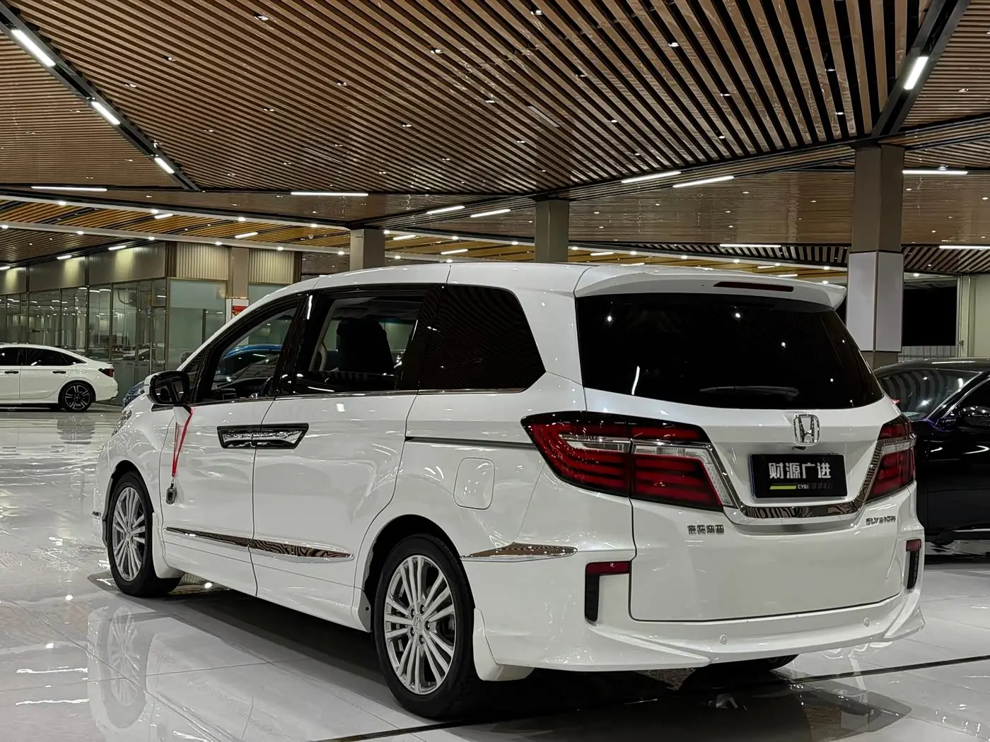 Honda Elysion 2018 — Photo 14/16