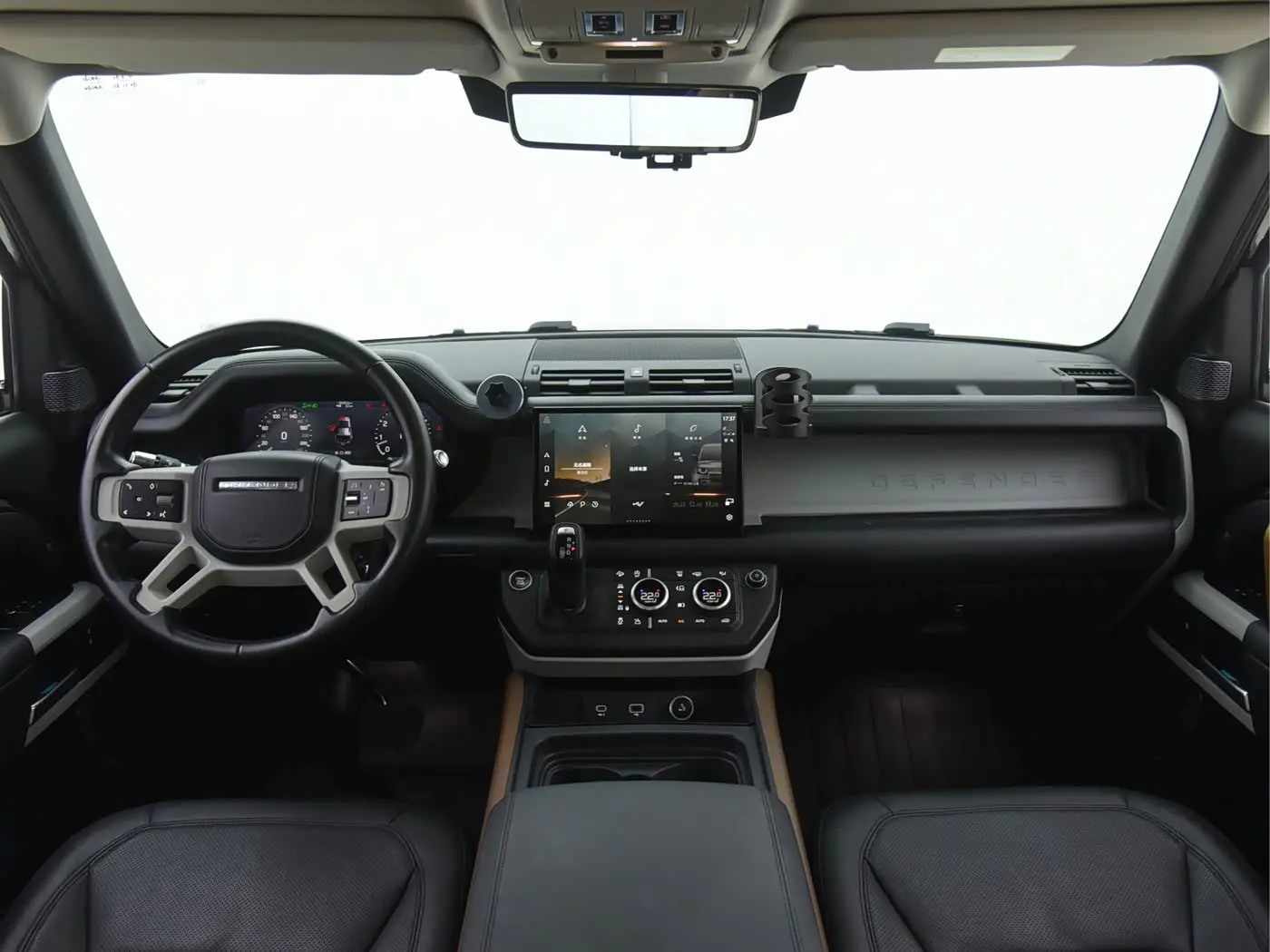 Land Rover Defender 2021 — Фото 11/16