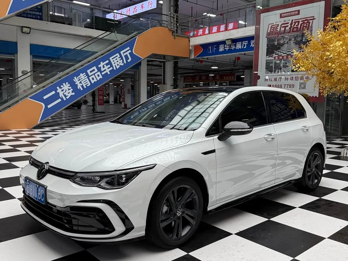 Volkswagen Golf, 2022