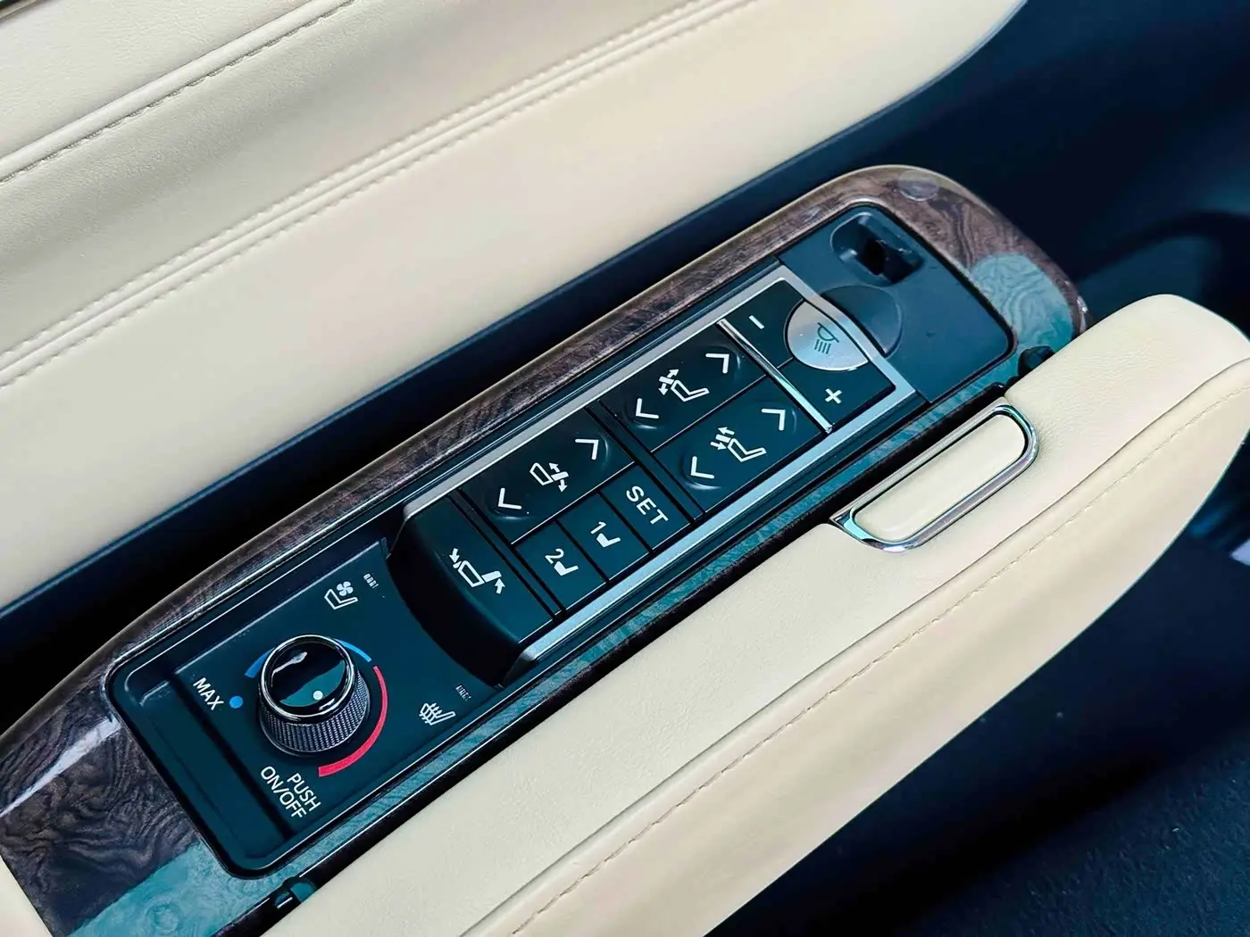 Toyota Vellfire 2021 — Фото 17/18