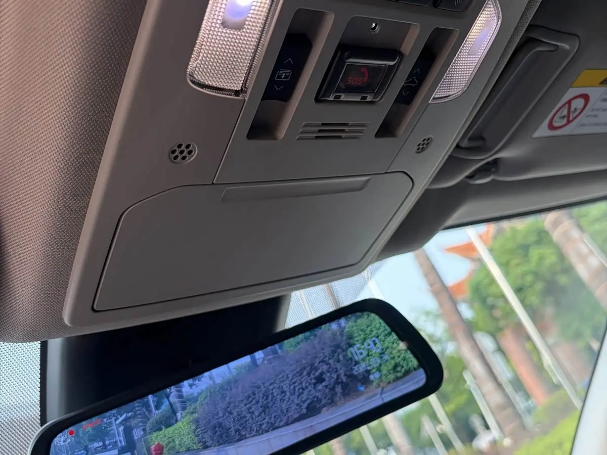 Toyota Highlander 2023 — Photo 14/20