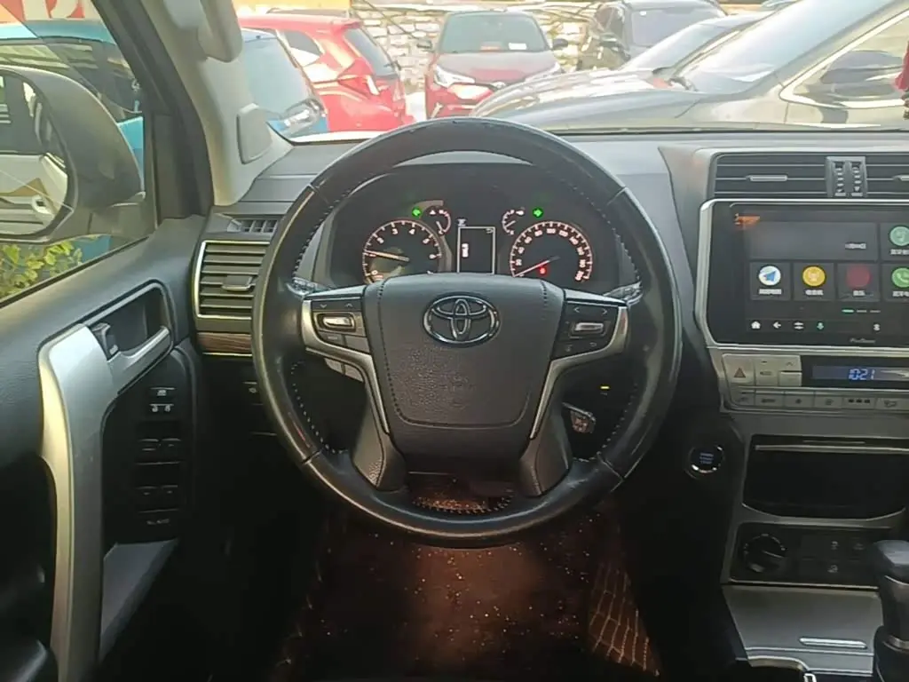Toyota Prado 2019 — Photo 10/19