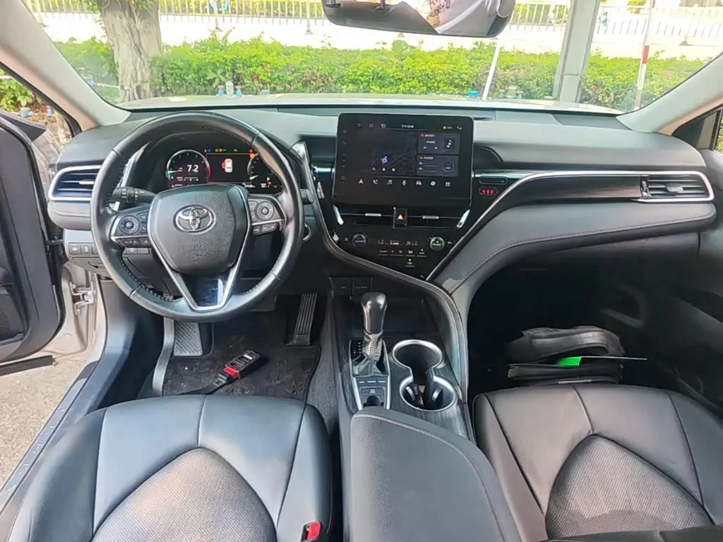 Toyota Camry 2023 — Photo 9/19