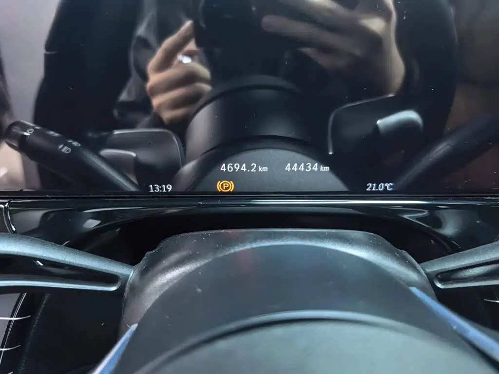 Mercedes-Benz E-Class 2024 — Photo 12/12