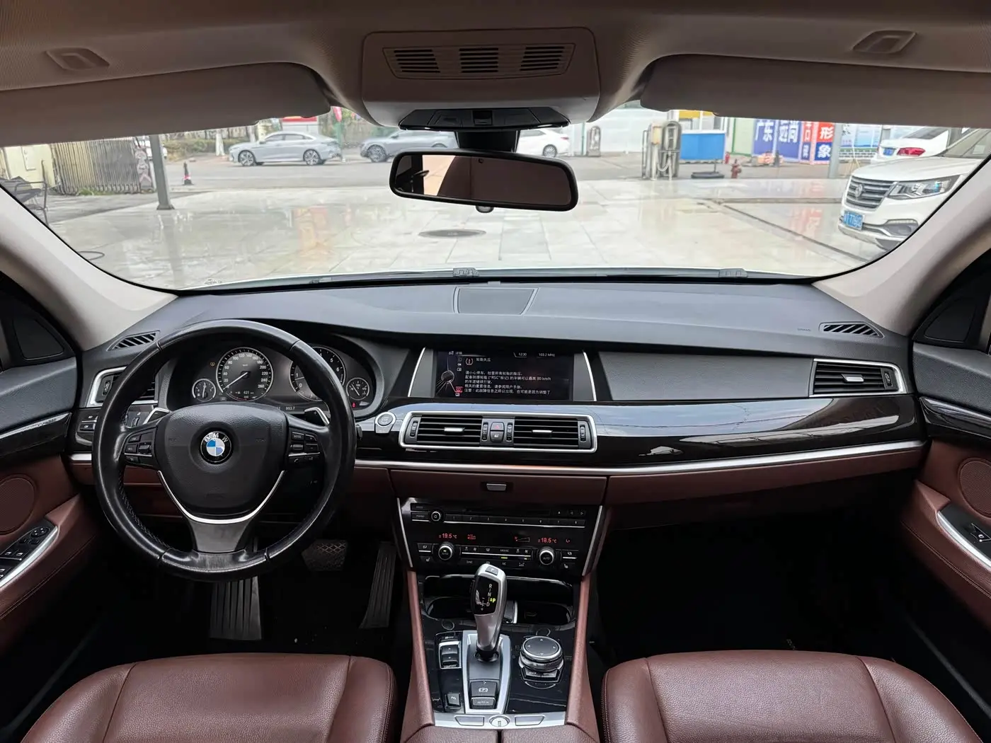 BMW 5 Series GT 2017 — ფოტო 8/11
