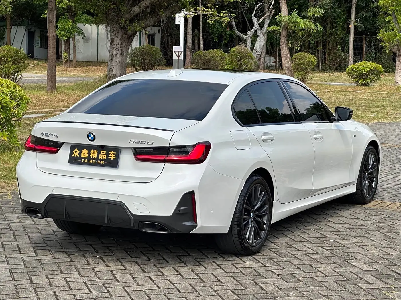 BMW 3 Series 2024 — Photo 15/20