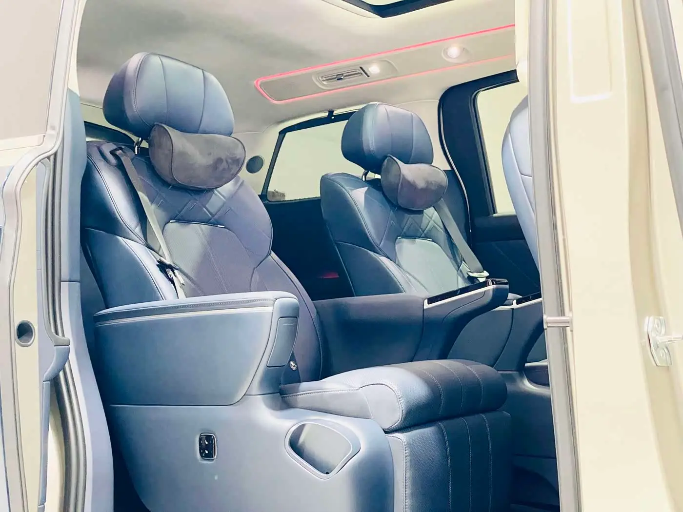 Voyah Auto Voyah Dreamer 2025 — Photo 12/20