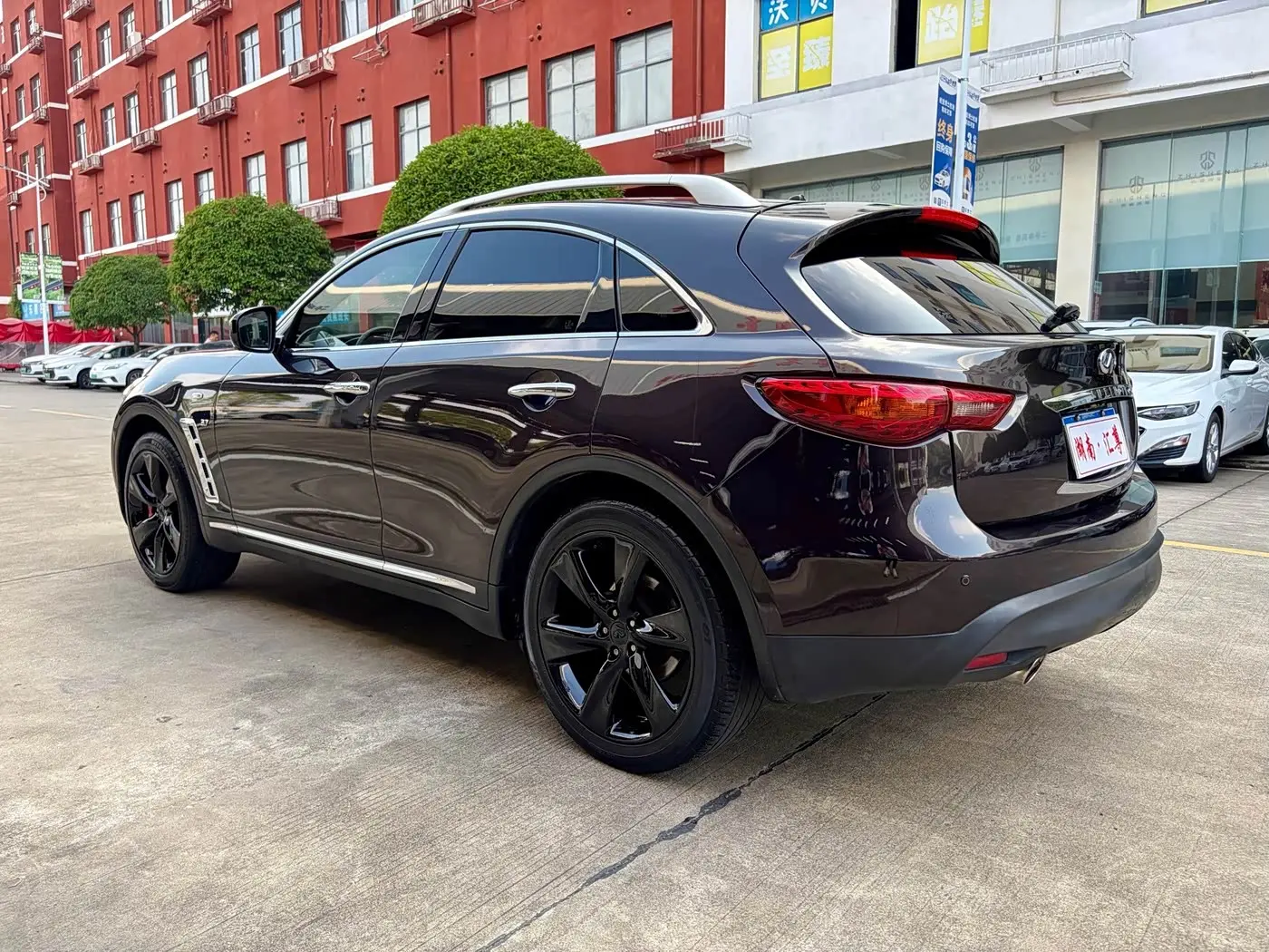 Infiniti QX70 2014 — Фото 20/20