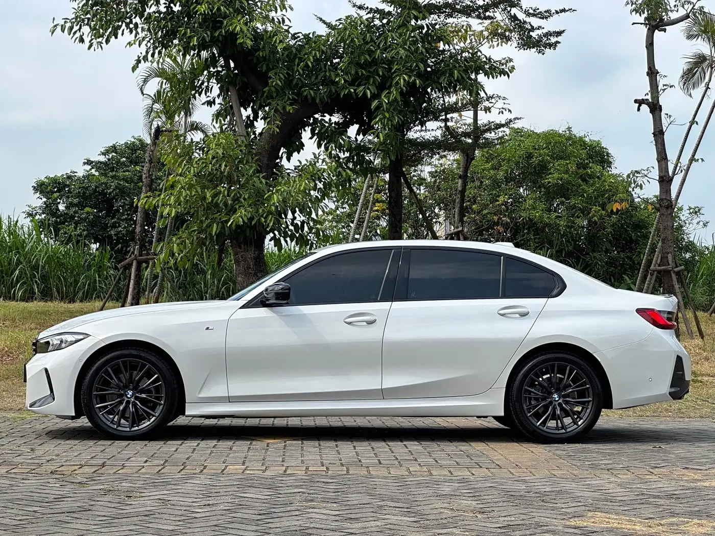 BMW 3 Series 2024 — Photo 14/20
