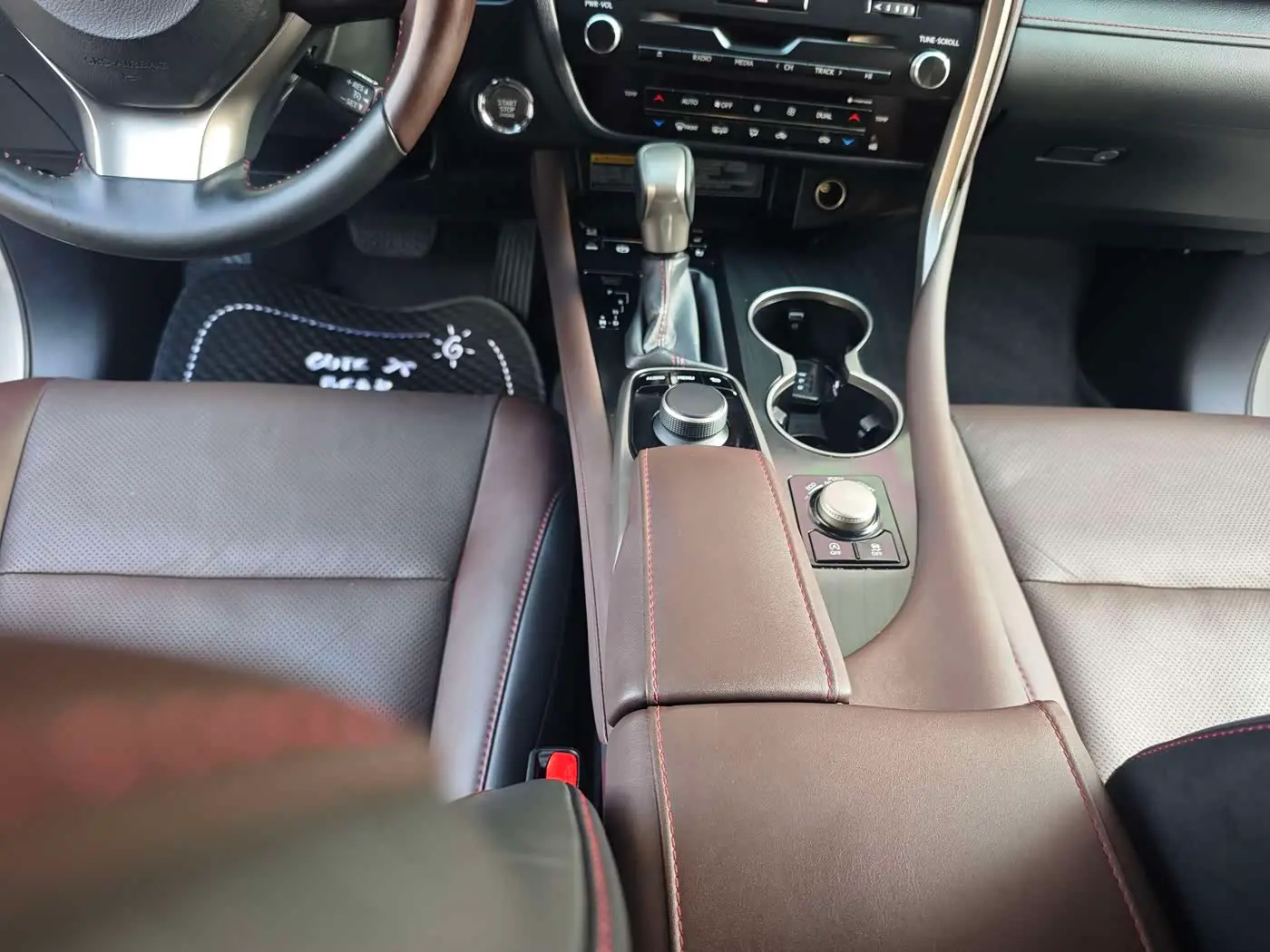 Lexus RX 2019 — Фото 14/20