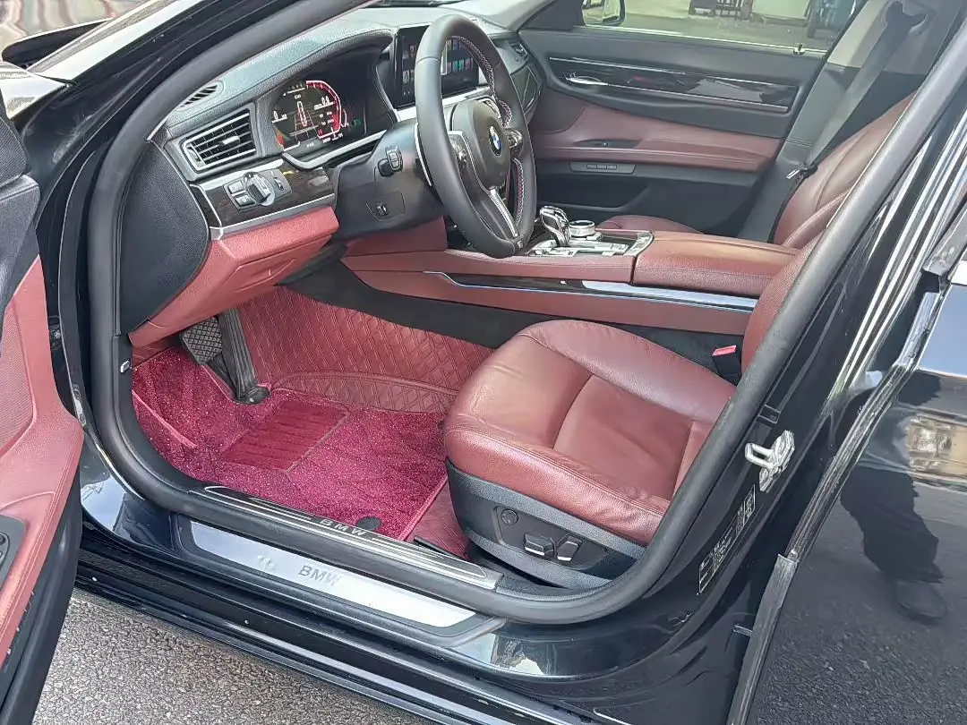 BMW 7 Series 2012 — Photo 4/8