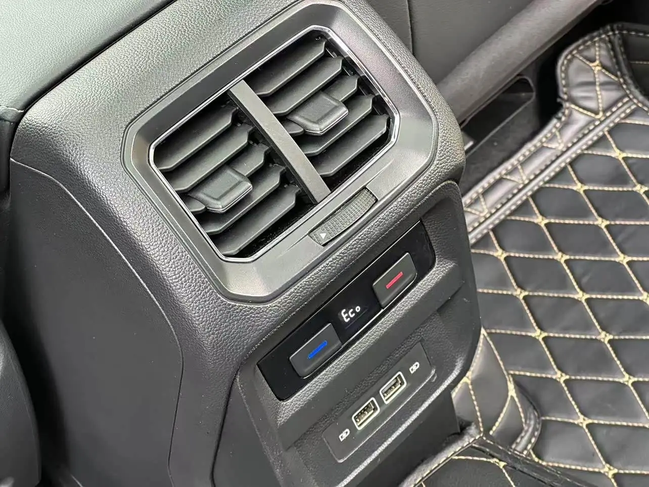 Volkswagen Tiguan L PHEV 2021 — Şəkil 12/18