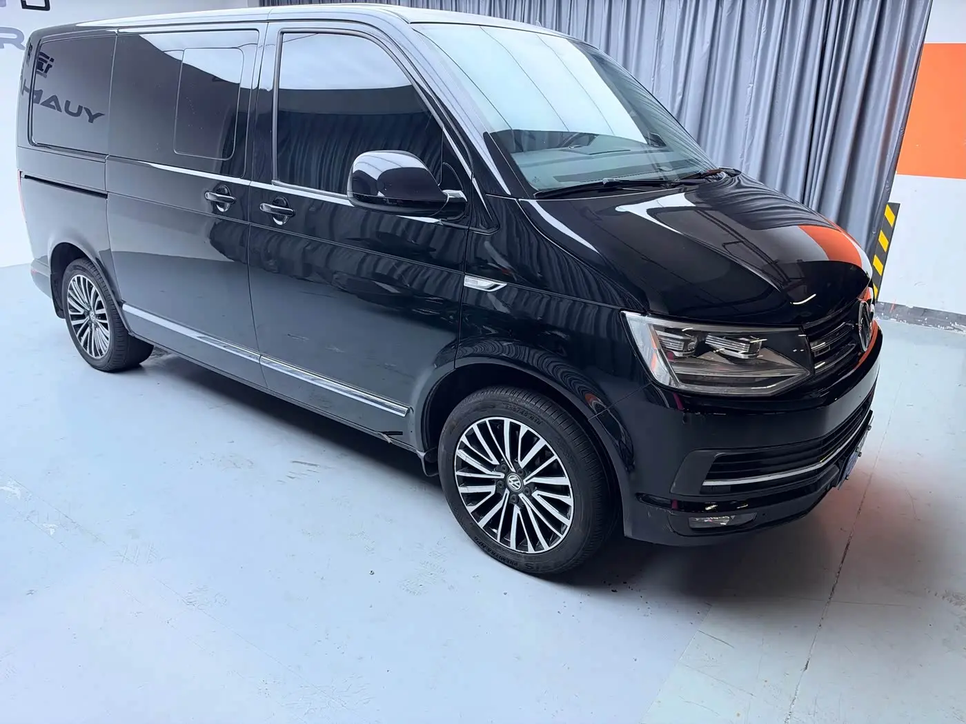 Volkswagen Multivan 2019 — Фото 3/9