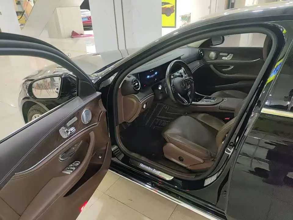 Mercedes-Benz E-Class 2021 — Photo 4/6