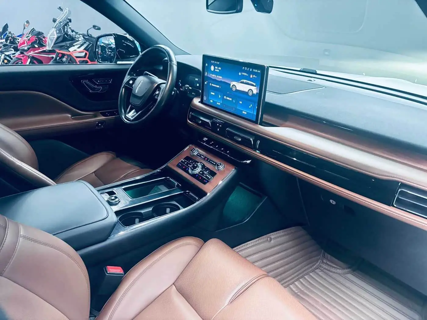 Lincoln Aviator 2022 — Photo 15/18