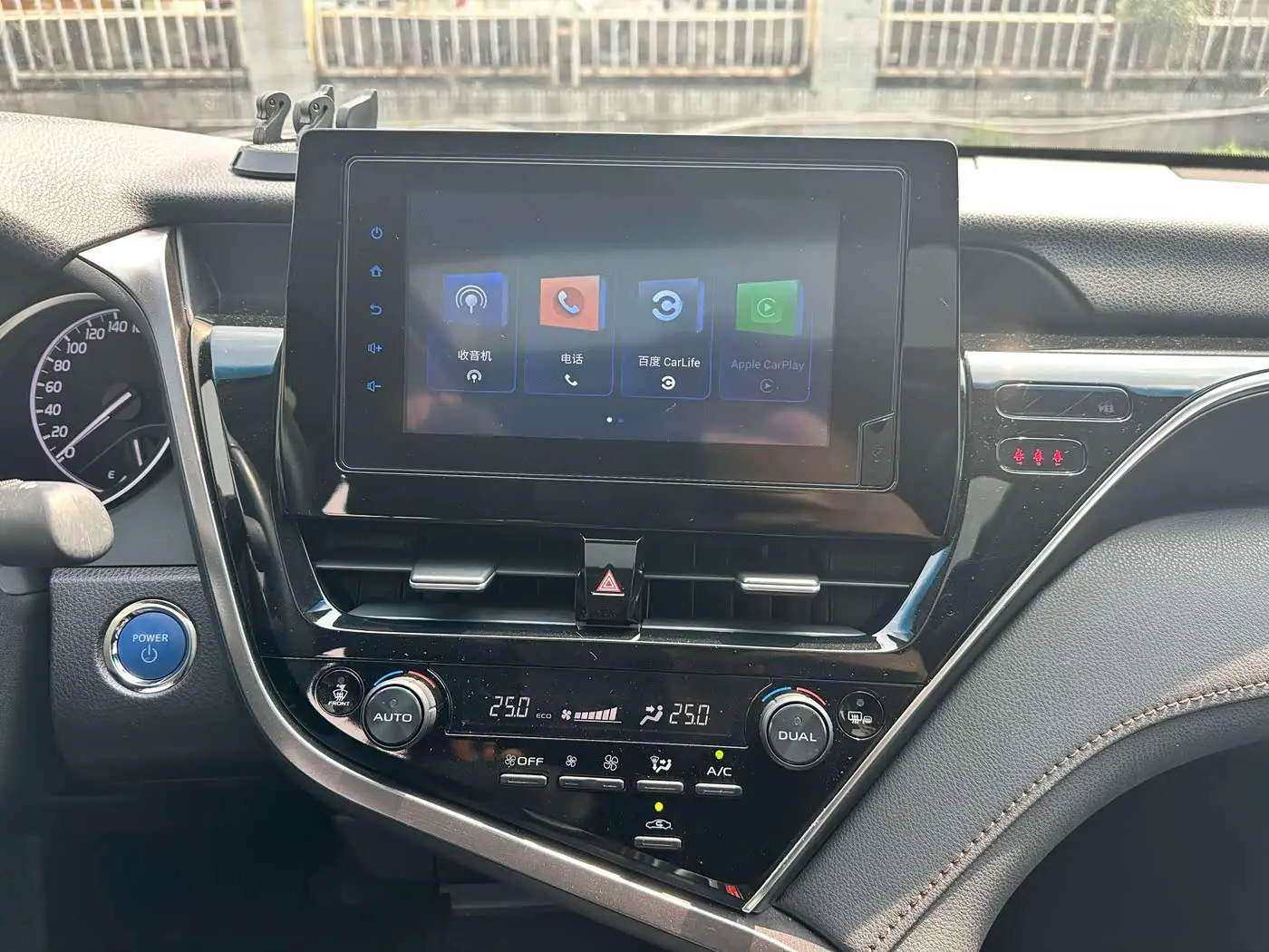 Toyota Camry 2023 — Photo 8/15